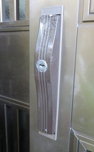 玄関の引違戸 錠前一式交換(宜野湾市)