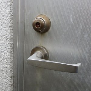外トイレのレバー錠 交換 MIWA LA 宜野湾市