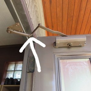 アームが曲がったドアクローザーの交換 北谷町