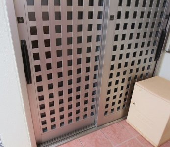 玄関 引戸 引違戸 YKKap 冴Ⅱ 錠前交換 北中城村