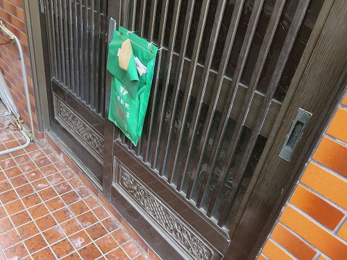 玄関の古い引違戸錠 交換 宜野湾市