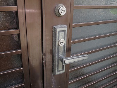 玄関ドアの鍵交換　MIWA　シリンダー交換　宜野湾市