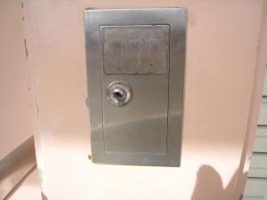 電動シャッターのスイッチボックスのシリンダー錠交換（宜野湾市）