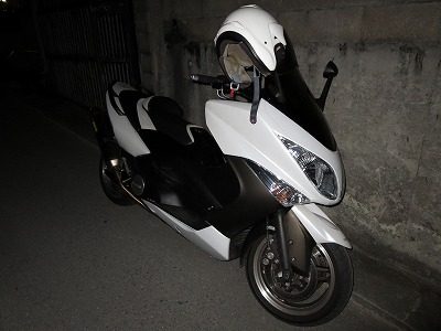 ヤマハ　TMAX　シート下トランクに鍵を閉じ込めた　那覇市