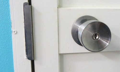 トイレのノブ 表示無しから表示有りへ交換 宜野湾市