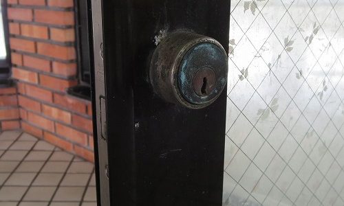 店舗のガラス戸　GOAL　HD　本締錠　カギ交換　シリンダー交換　宜野湾市
